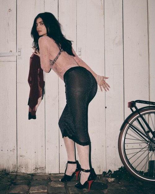 kyliejenner photo DPb7aSoEgRx 20251005 134412 55993718273c2c1df396118a4