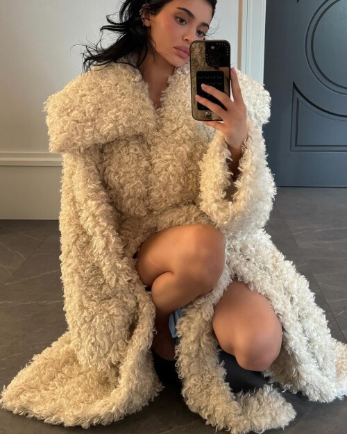 kyliejenner 3521587160434700333s2024 12 12 13.8.666 story2524d265100ba2e0