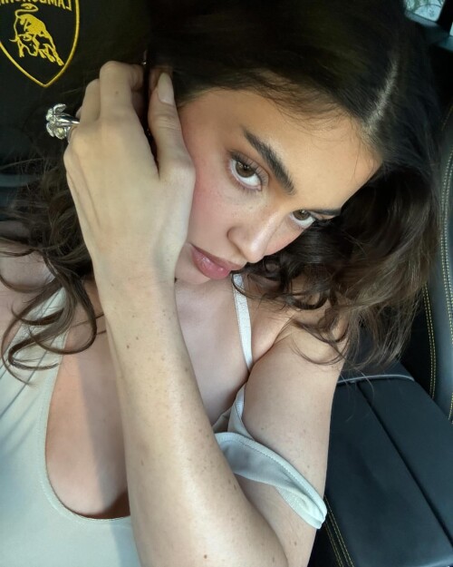 kyliejenner 453375379 1565137884213326 675436026281520697 ne27b0812f506b28e