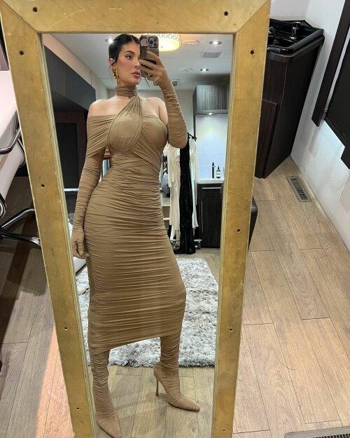 kyliejenner CfsHnvZPWVp