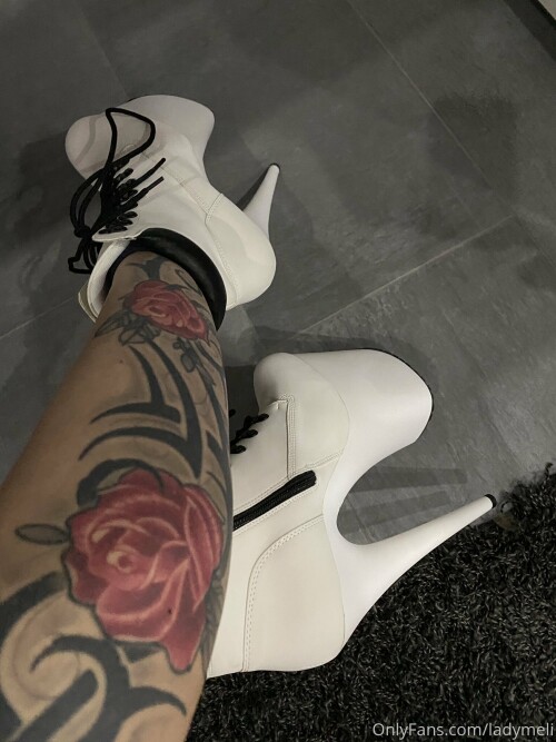 ladymeli 04 08 2021 2183236318 Wie sieht es aus mit ein bisschen Stiefel Dominanz
