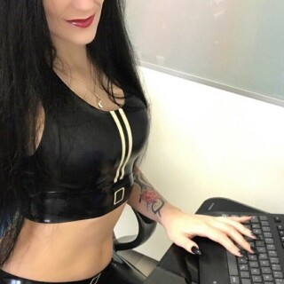 ladymeli-21-10-2020-1115939056-Die-Lady-ist-online...vereinbare-jetzt-einen-Skype-Termin-mit-mir
