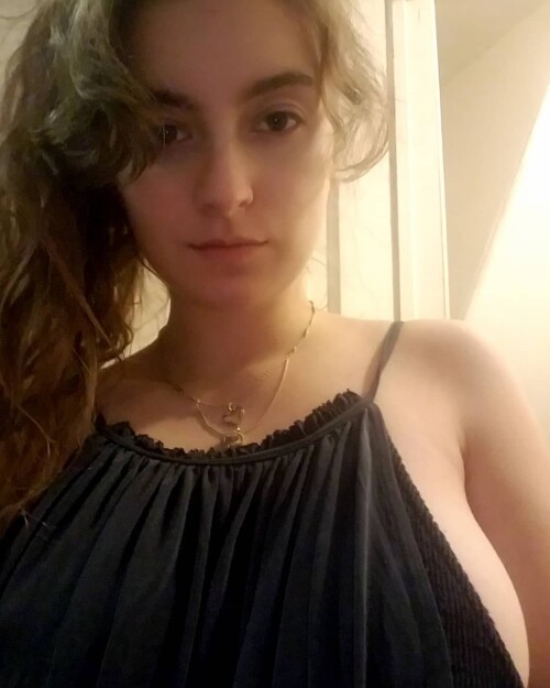 laila5b7efafdbe5db3b0