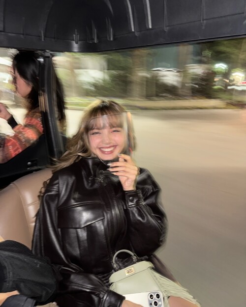 lalalalisa m photo DIkMITCy1t5 20250417 190428 4915048850cb043922421a2b8