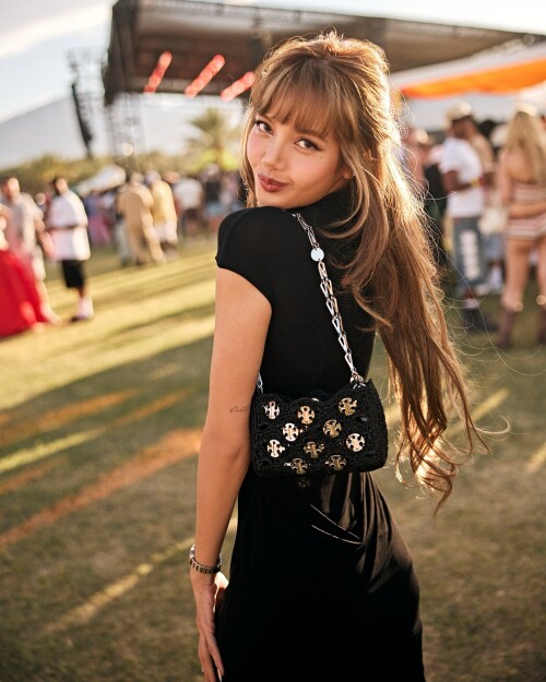 lalalalisa m photo DIkMITCy1t5 20250417 190428 491577070821dc3d026385140