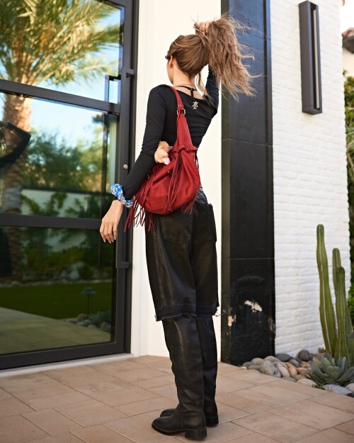 lalalalisa m photo DIkMITCy1t5 20250417 190428 4918955832de6516994458654