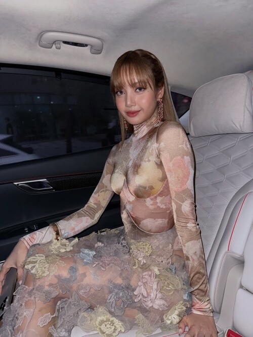 lalalalisa_m2025_09_24_11_54_22296f0010-b741-4769-b368-affbd211897ee0d955f92ef632f0