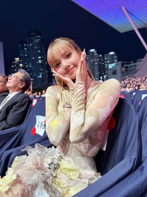lalalalisa m2025 09 24 11 54 22ed41ee6d cf3c 4ff9 9d39 43dd3420764eb5f1743a6ed6174b