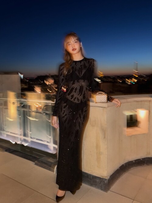 lalalalisa_m2025_10_02_20_37_1997b976a1-a7d5-4739-b2f1-45ce4e97b465fbdbd05dbabd8702