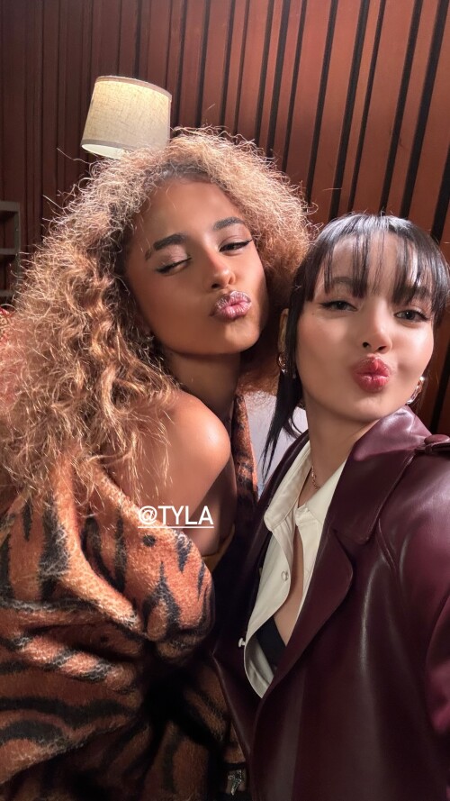 lalalalisa m 1729176183 801203321077f950e8a79e50f1