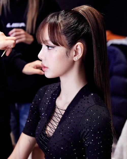 lalalalisa m 1732175161 3506061826284931167 8012033210145f491c00279d51