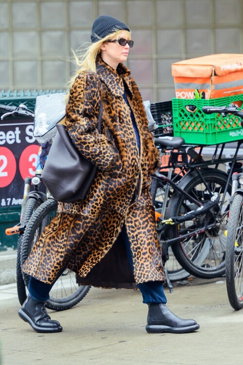 larenpreggoinnwt 82b0ec49390cecdd5