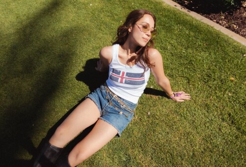 laufey 2025 04 23T032544.000Z 39de58a845113bf76