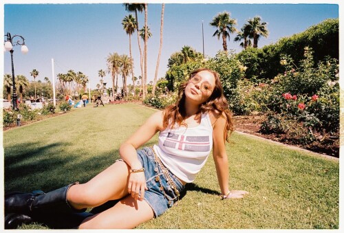 laufey 2025 04 23T032544.000Z 642e7a3150266df0a