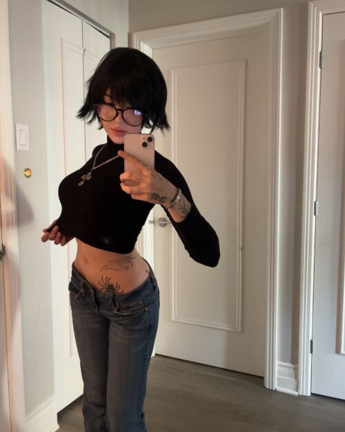 laurinchhhe 20241007 0006f6e332545ebda5ad