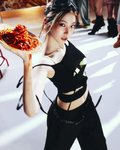 le sserafim 12 10 2025 0001e034a889a606c2a7