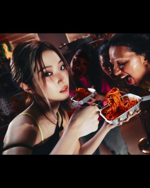 le sserafim 12 10 2025 0004a7f86f67621096cd