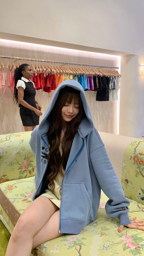 le sserafim 20250901 153658 9477692264a3e9cf766009a26