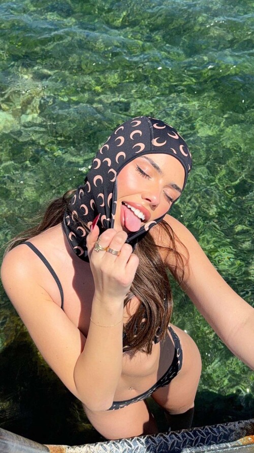 leahhalton RDownload3d7e18e9b5761a45