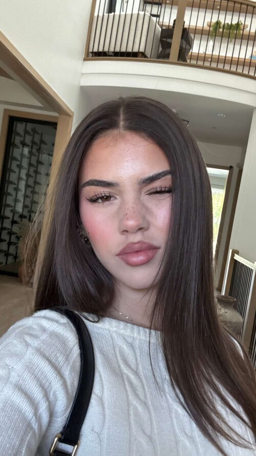 leahhalton RDownloadf74b477a27f94ee4