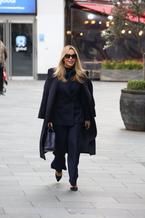 leaving work on 27 02 2024 v0 on0e3402v5lc13c7dbc026b3a1202