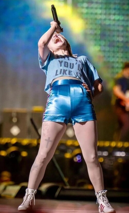 legs out again v0 khlozm4hwh7d1df8d9ee8f458ede3