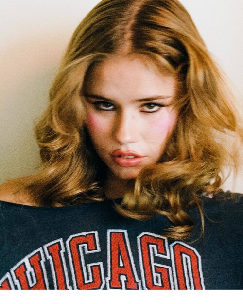 lexee smith at a photoshoot october 2023 2be63b9a1c6d67f70