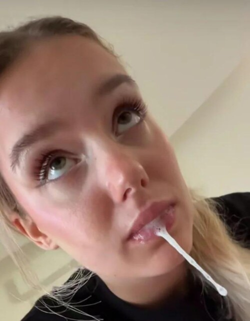 lia sikora v0 i4x4f4uyaeye10d0c78aa3b644b02