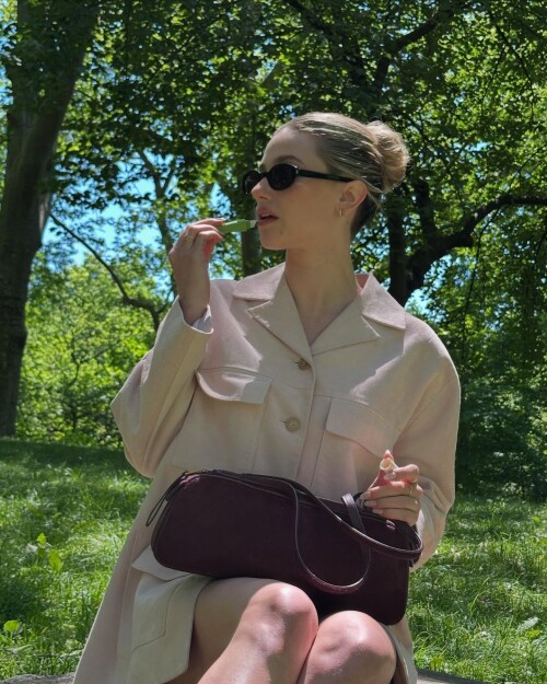 lilireinhart-photo-DJ4k2sKxyJY-20250520_133643_49948703657c66e1957806a1a