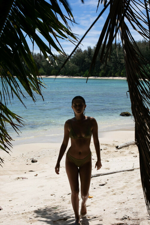 lily chee mikoh by amber mozo c 06332317c54bd8161e1d125340ef5d39 xxlarge