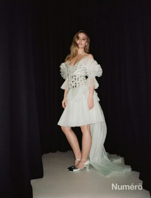 lily9e6f46df387407358