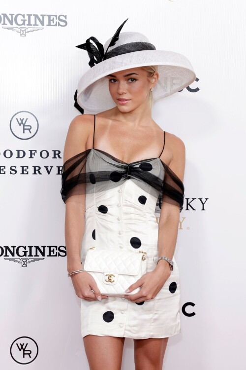 livvy 22a1c7b699db55c70