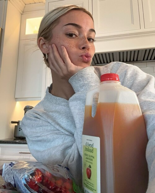 livvydunne 1732903866 3512174653386684283 453391670c75e32e9205276d