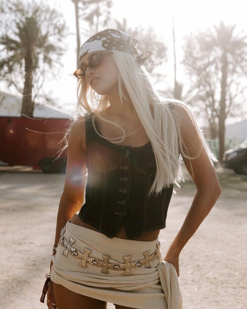 look two93f1d8a09fa6747c