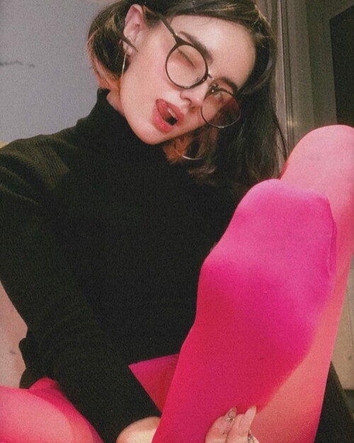 loonassoftfeeet 219