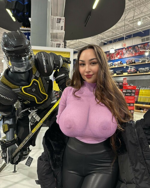 louisakhovanski 10 04 2023 0001