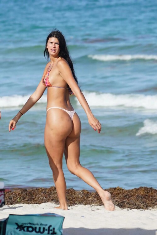 lucciana beynon in bikini at a beach in miami 07 20 2022 0aaaec3d62654dcb9