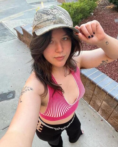 lucy dacus v0 5w6zevunmtad128005cc6958226f8