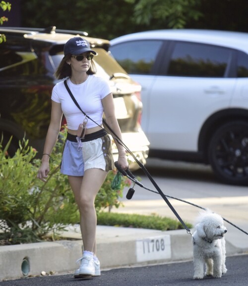 lucy302772f142bca5c7300