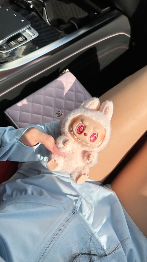 lyna com2000s2025 5 11 14.58.766 story6c1d07a3ce9c45c0