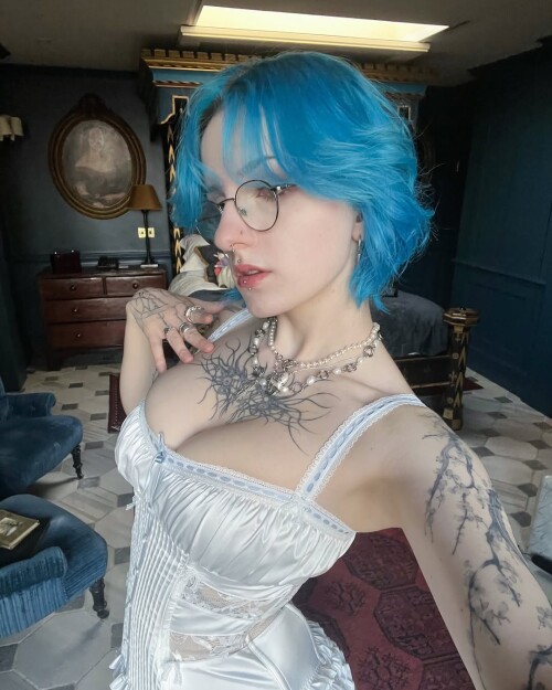 lyracr0w0 37e0d0e38a01f92ba36b59bb8f589a36