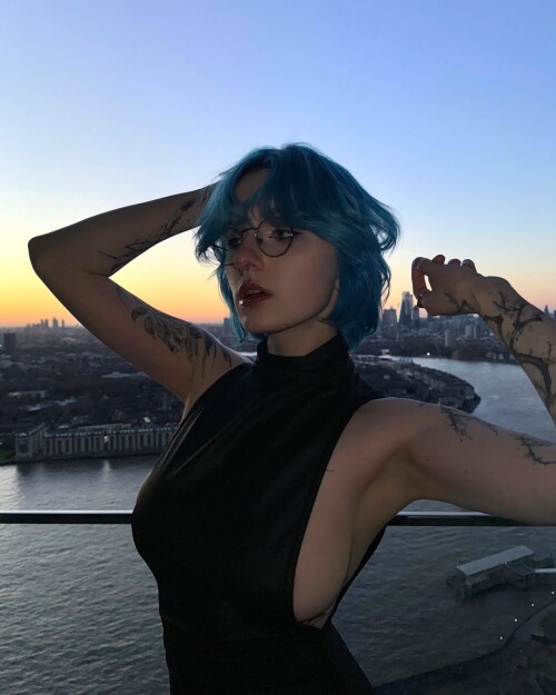 lyracr0w0 933e1a8f320d69eed65c83a8f806753e