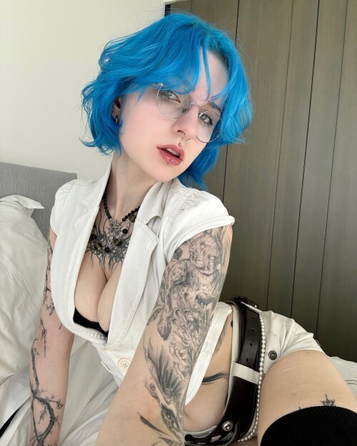 lyracr0w0 f10c2d697c9de9adaf36477940c31851