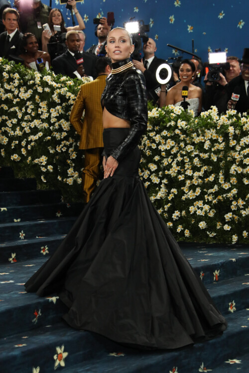Mandatory Credit: Photo by Matt Baron/Shutterstock (15280321qm)Miley CyrusMet Gala 2025, Superfine: Tailoring Black Style, Arrivals, The Metropolitan Museum of Art, New York, USA - 05 May 2025