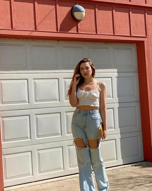 madeleinebyrnee CMuo0wUDQqs 3 1636577