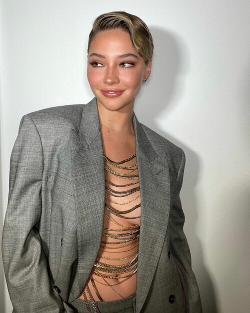 madelyn cline stella mccartney launch event photo shoot february 2023 0