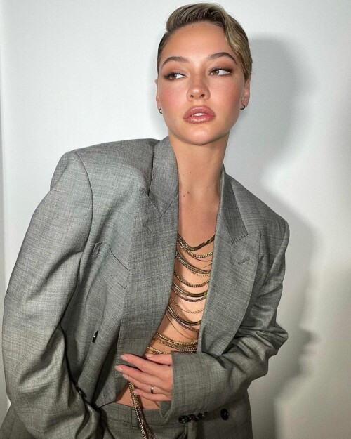 madelyn cline stella mccartney launch event photo shoot february 2023 1