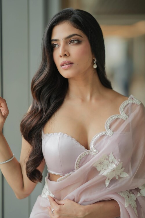 malavika mohanan 6336 9504 v0 6IHiJpSh98SPvRCCQN3VpILyh5KINjASGeNhNF3L7jgde8e92889df7d770
