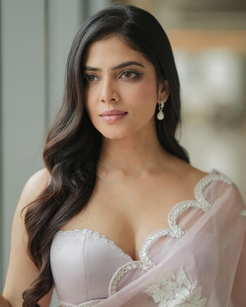 malavikamohanan dbe0c6741ee444a09bdb4c1d498bbb1453a32a55b6aa25ff