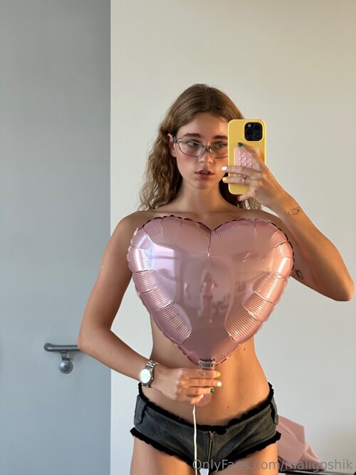 maligoshik unlock to see my BOOBS if you want to take off this balloon source 21b766a8cb56b033f